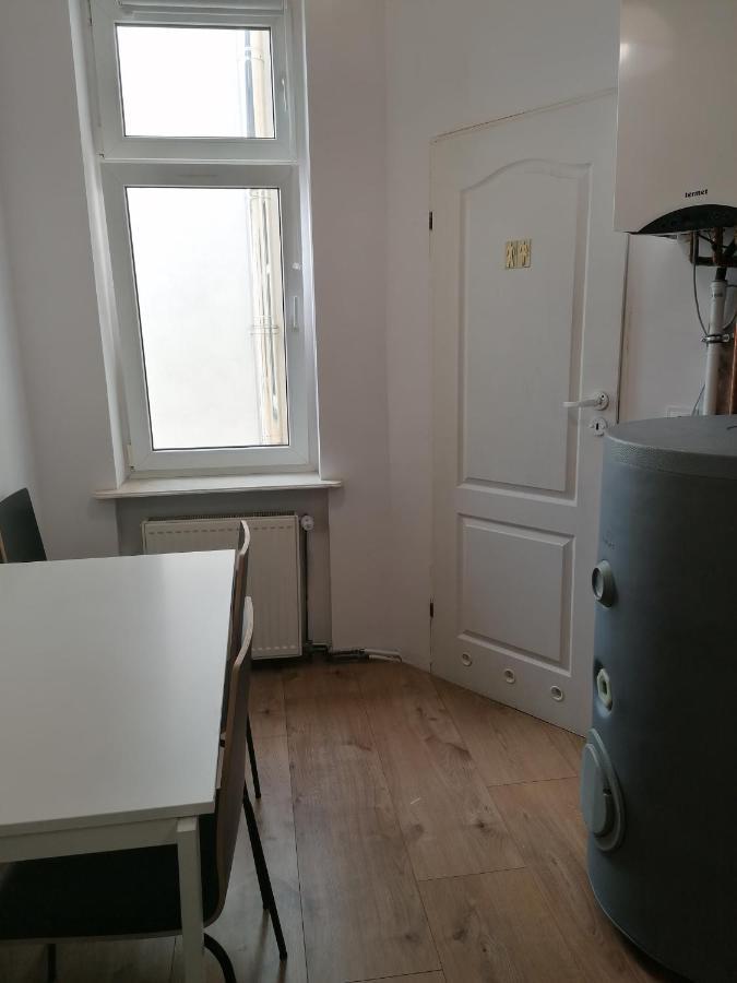 Hostel Tulip - Pokoj 5 Ze Wspolna Lazienka I Kuchnia ชเตชชิน ภายนอก รูปภาพ