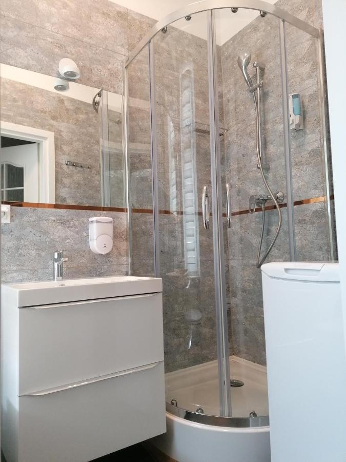 Hostel Tulip - Pokoj 5 Ze Wspolna Lazienka I Kuchnia ชเตชชิน ภายนอก รูปภาพ