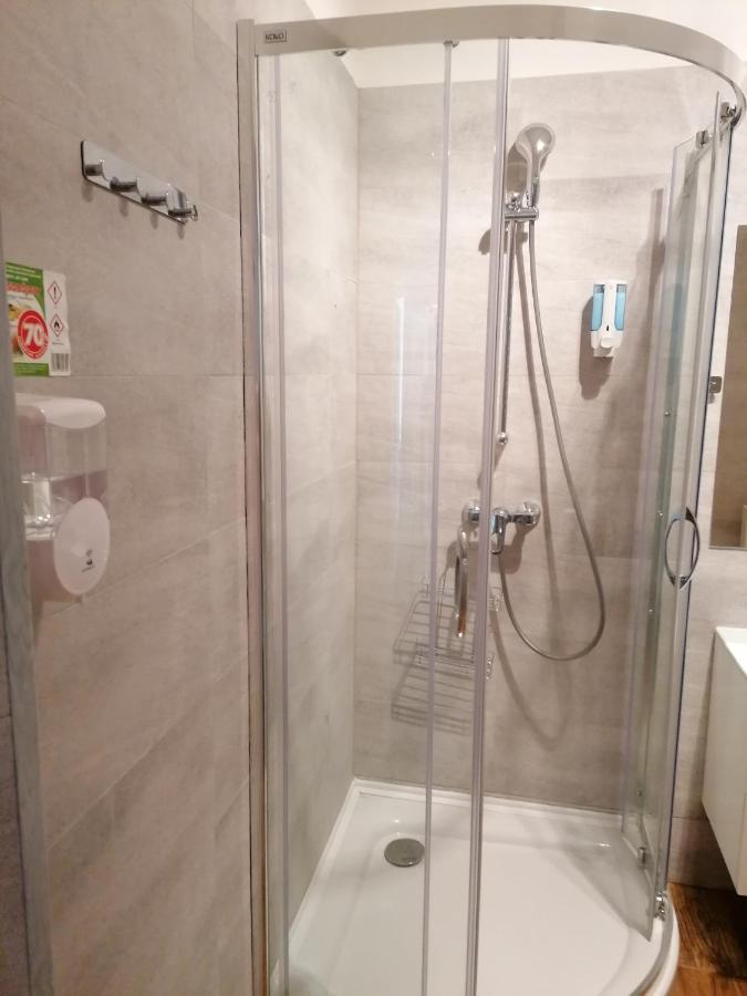 Hostel Tulip - Pokoj 5 Ze Wspolna Lazienka I Kuchnia ชเตชชิน ภายนอก รูปภาพ