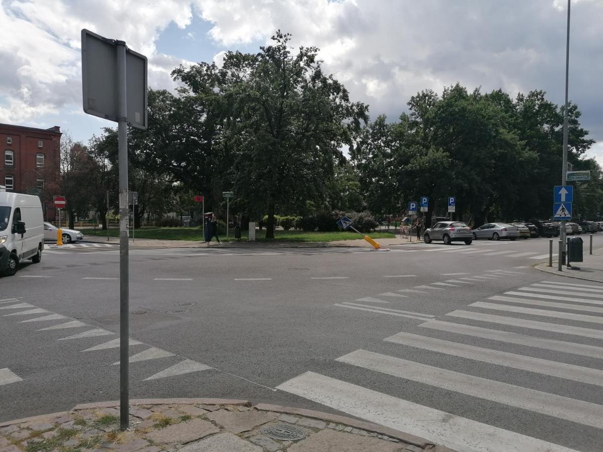Hostel Tulip - Pokoj 5 Ze Wspolna Lazienka I Kuchnia ชเตชชิน ภายนอก รูปภาพ