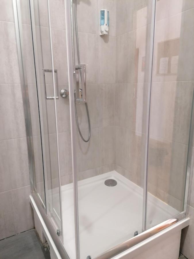 Hostel Tulip - Pokoj 5 Ze Wspolna Lazienka I Kuchnia ชเตชชิน ภายนอก รูปภาพ